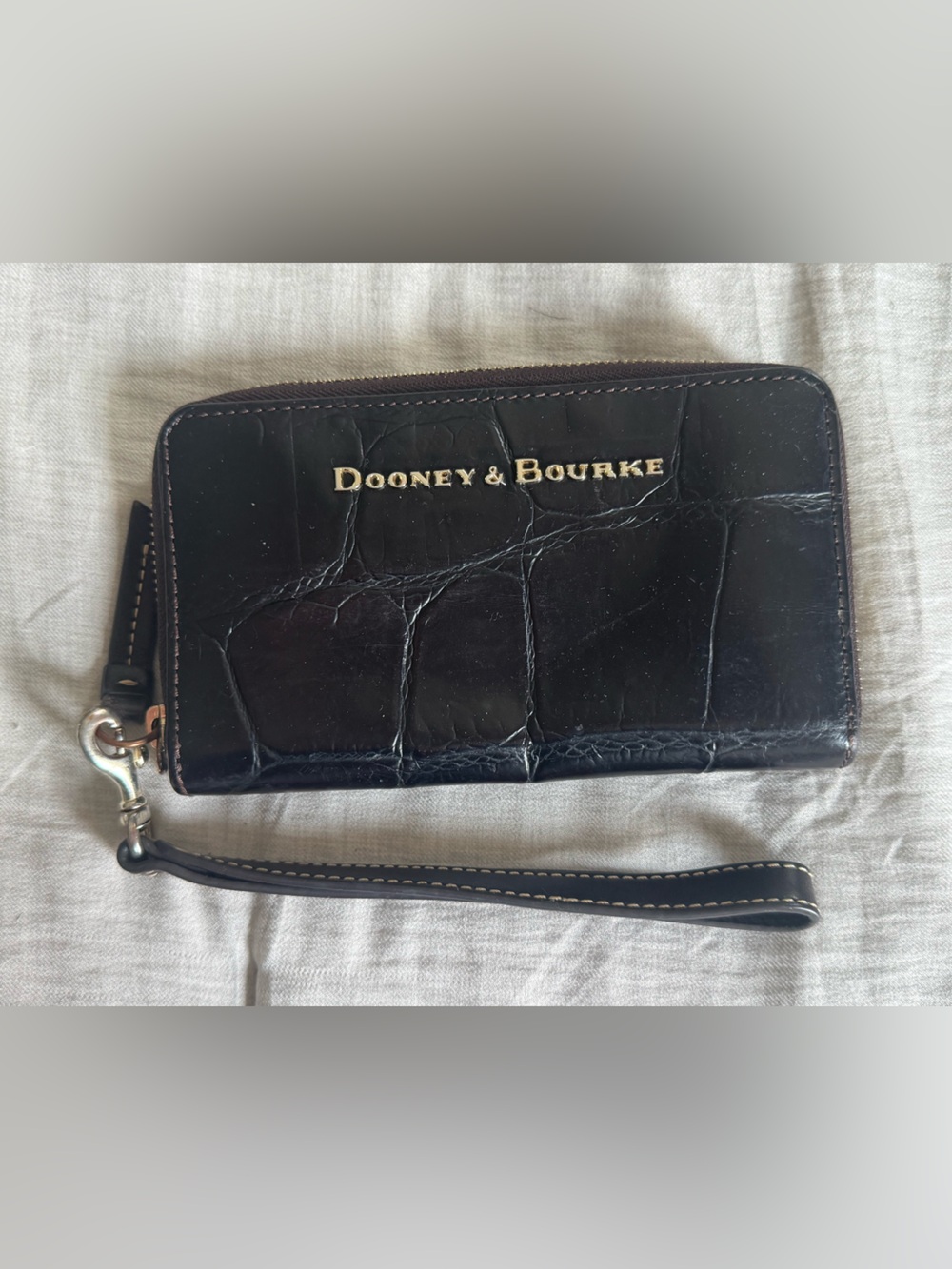 black crocodile-embossed leather Dooney & Bourke zip wallet wristlet clutch